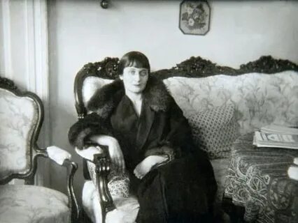 Ахматова лежала