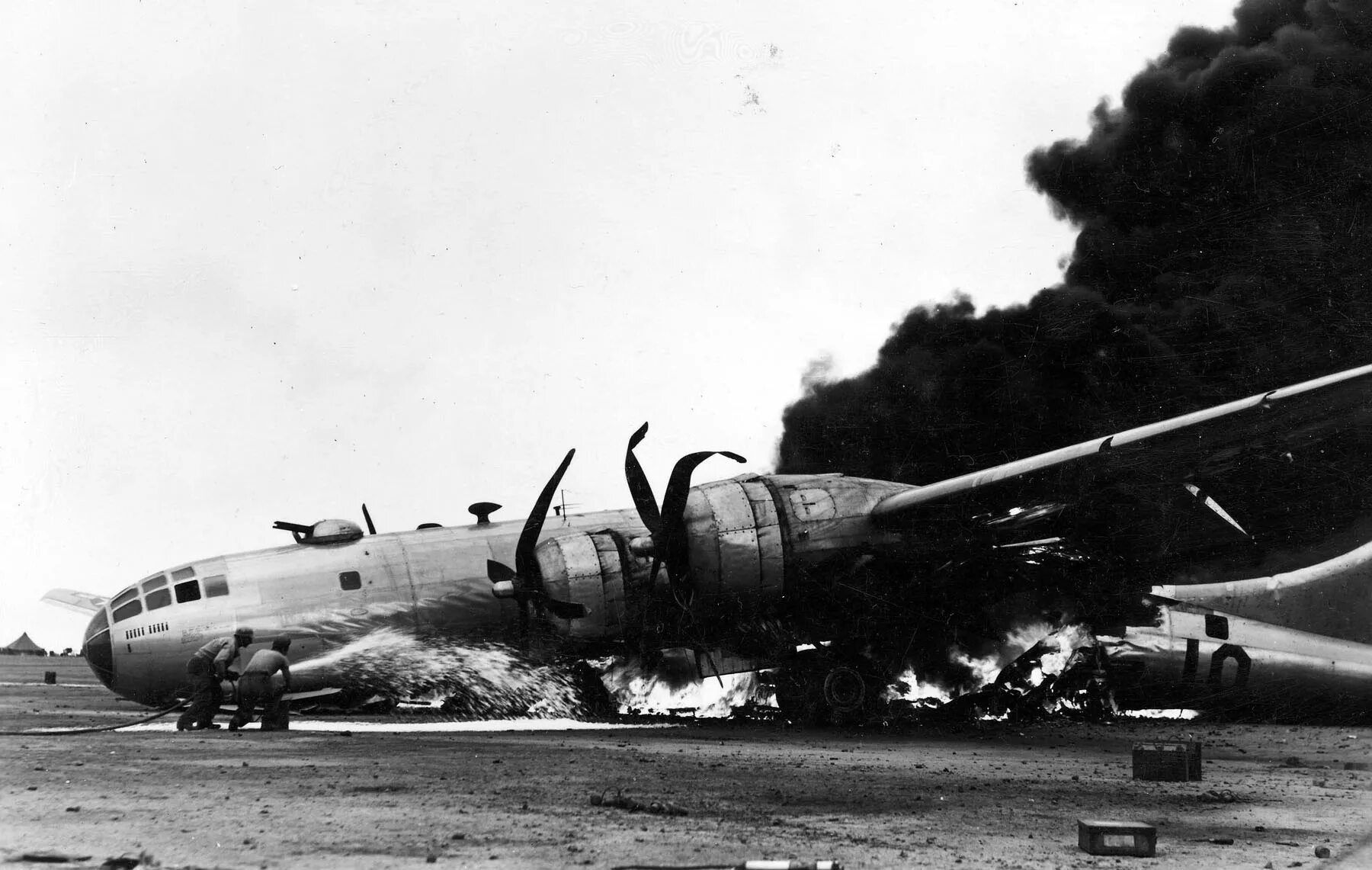 12 апреля 1951 черный четверг. Бомбардировщик b29 1945. B-29 Superfortress 1945. B-29 бомбардировщик вторая мировая.