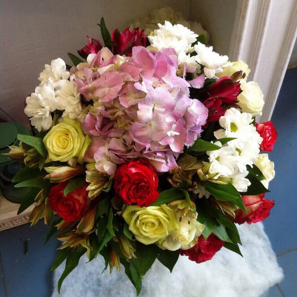 Роза кустовая микс 40 см 9 цветов. Букет цветов пермь с доставкой. Цветы пермь. Доставка цветов,букетов в перми. Букетная пермь.