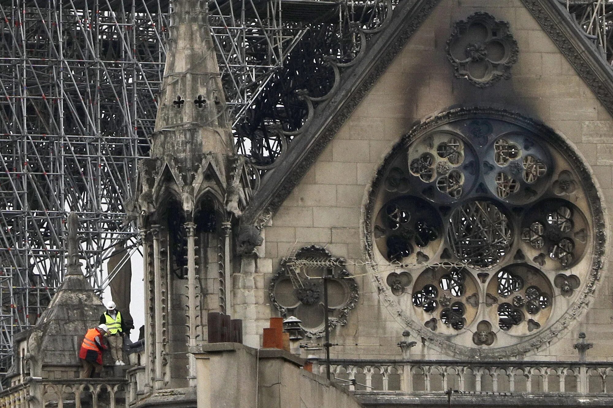 Часы собора Парижской Богоматери.