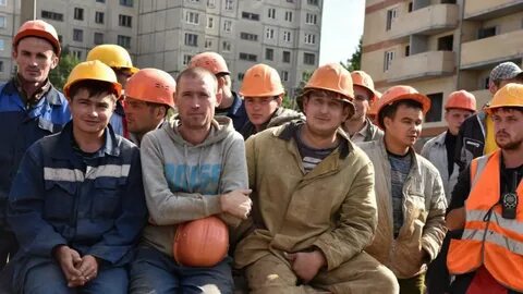 Строители работали на одной стройке 9 дней
