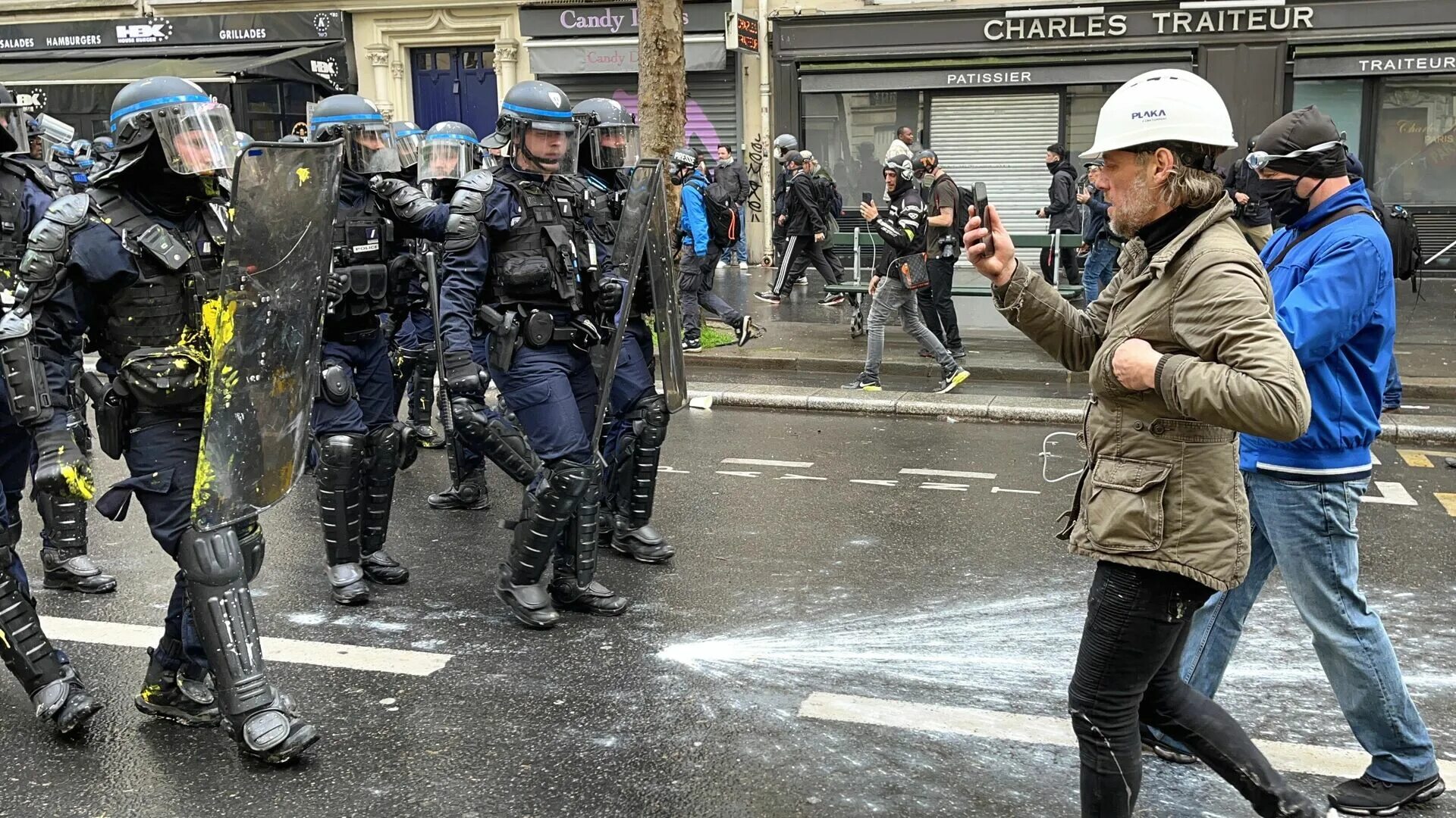 Нельзя француз. Полиция Франции. Протесты во Франции.