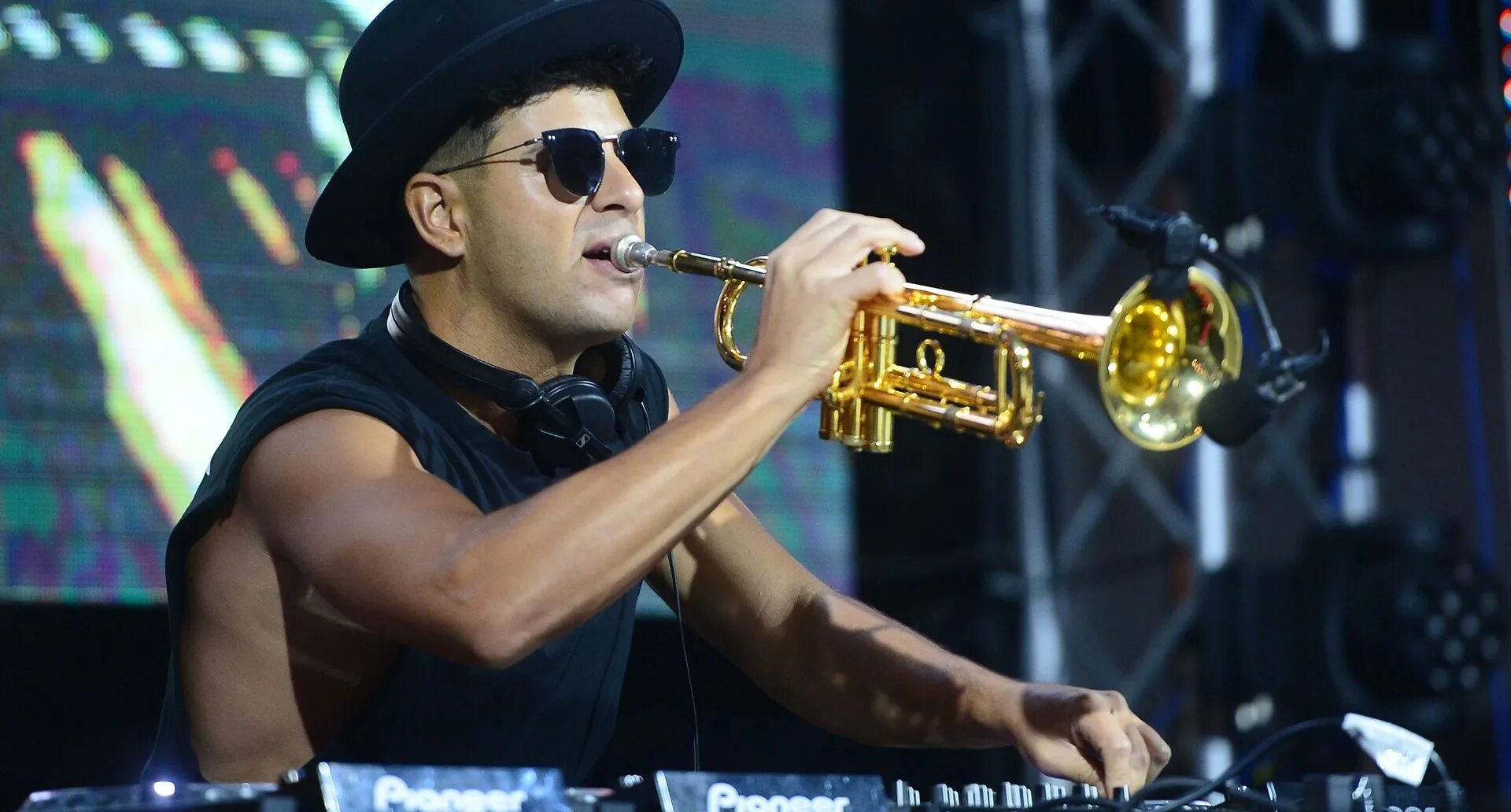 World sound timmy trumpet. Тимми трампет. timmy trumpet 2025. timmy trumpet австралийский диджей. timmy trumpet фото.