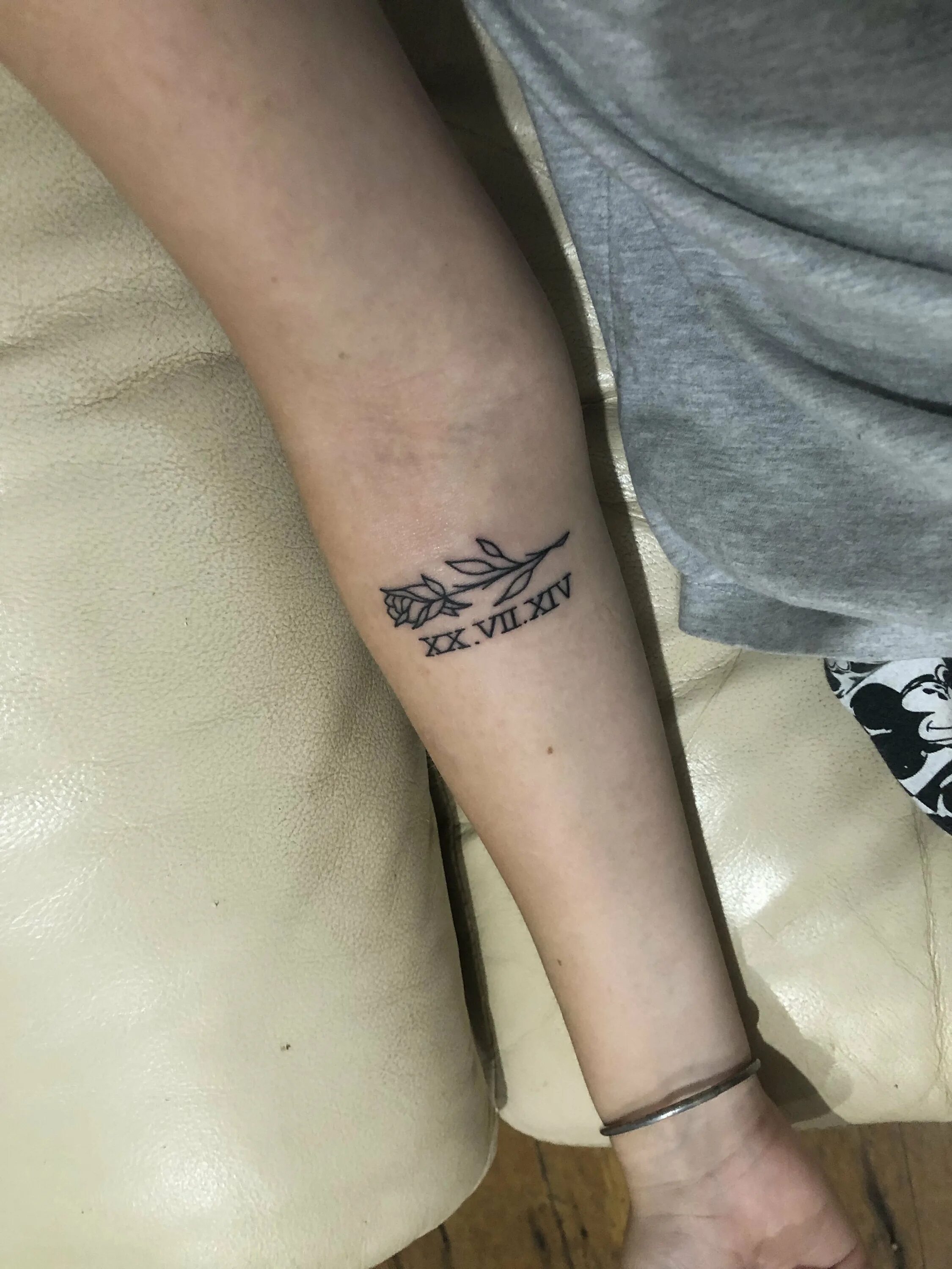 тату дата на руке. тату дата рождения на запястье. даты детей на запястье тату. даты детей на запястье тату. даты детей на запястье тату.