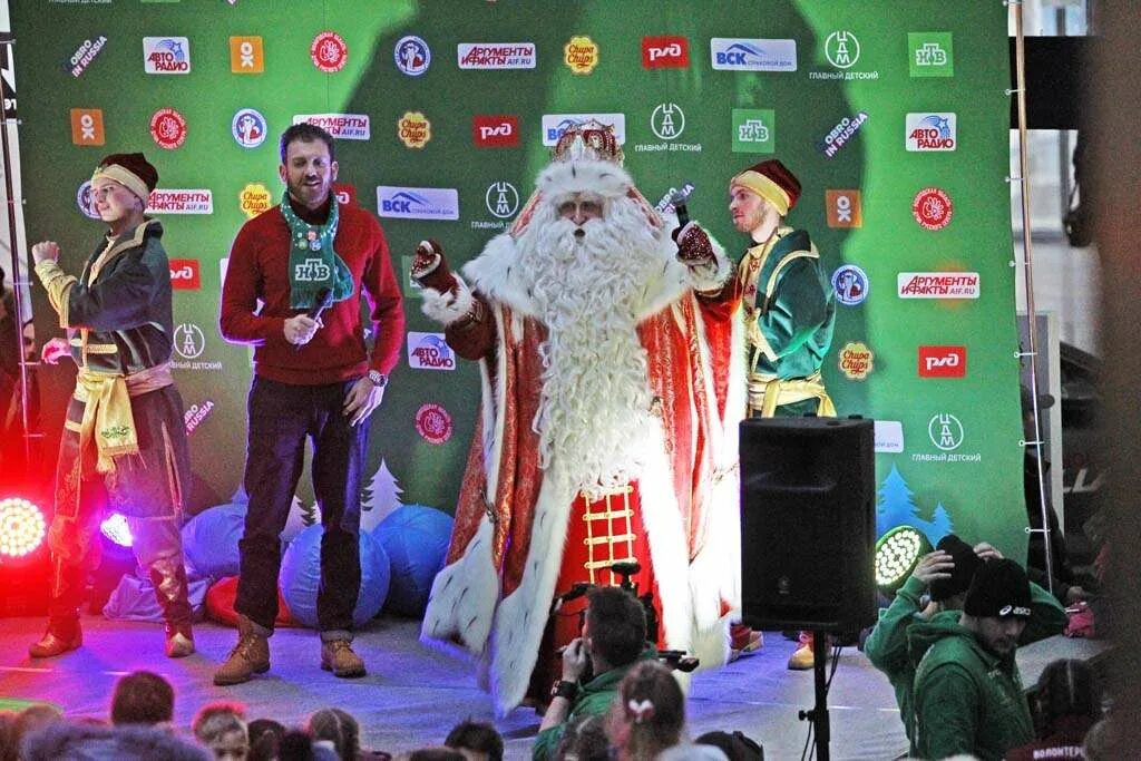 дед мороз великий устюг. андрей дедов дед скинхед. андрей дед формат 18. всероссийский дед мороз. скинхед андрей.