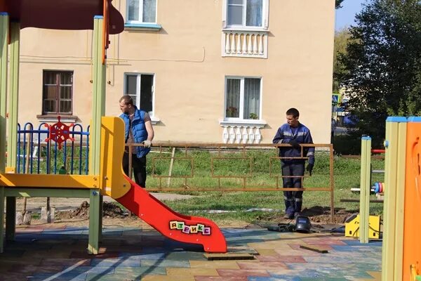 Благоустройство котлас. Мбу служба благоустройства. Служба благоустройства котлас. Док котлас. Аллея деревьев герою свою.