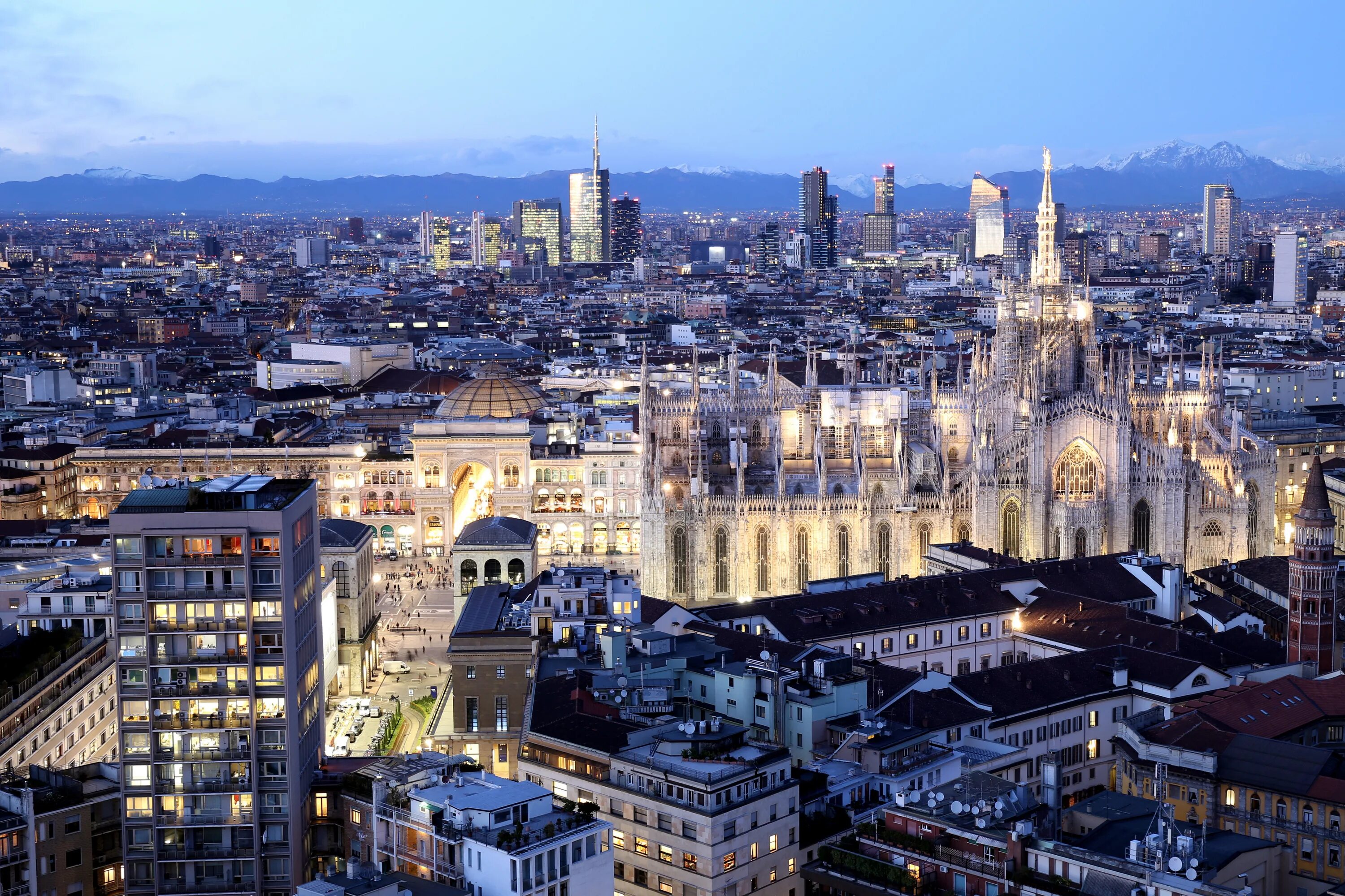 северная италия милан. площадь милана. какой год в городе милане. милан соборная площадь. какой год в городе милане.