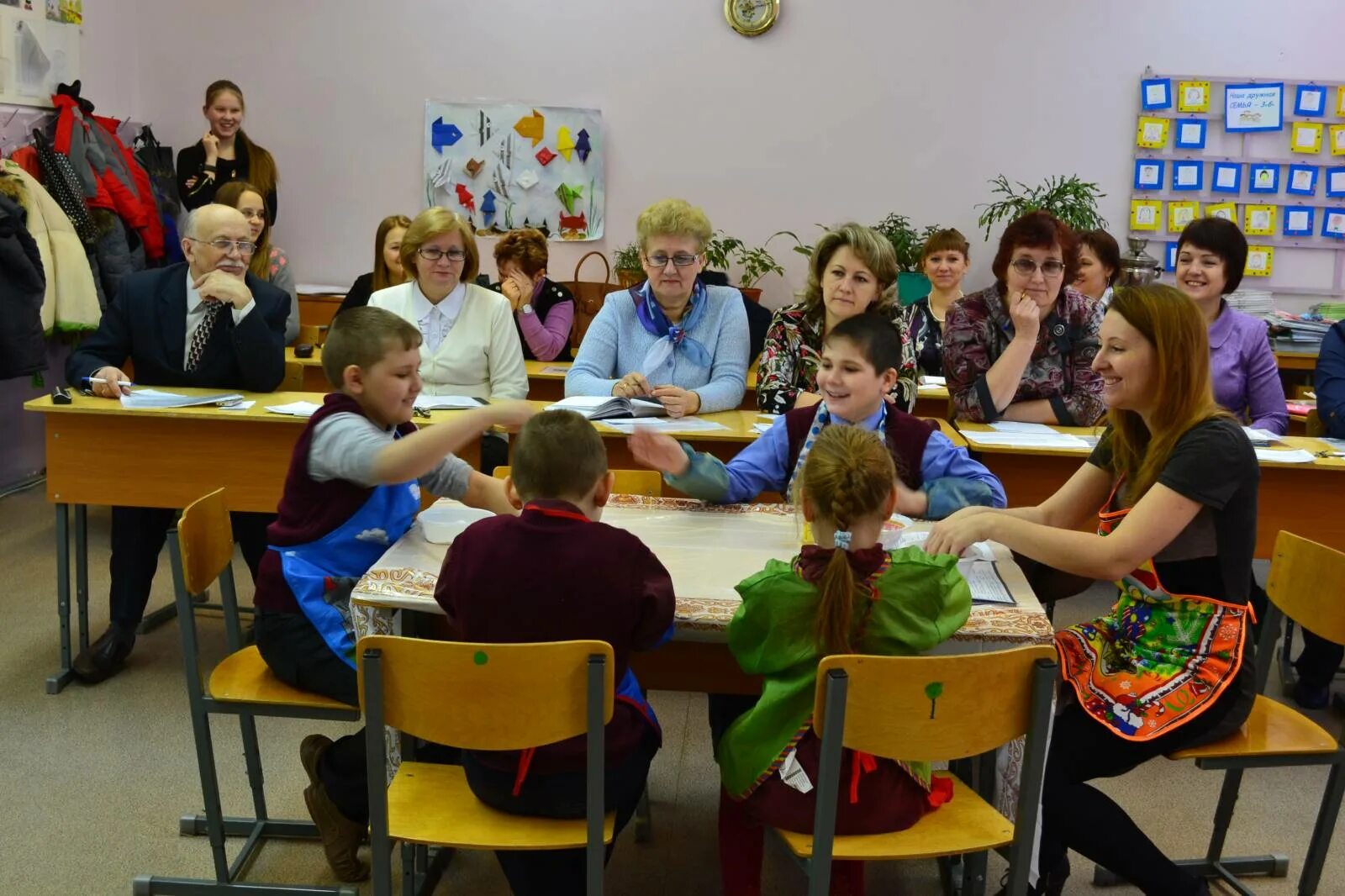 кружки выпускникам школы. школа 11 кружки. школа 10 чайковский. 11 школа орел. кружки на выпускной.