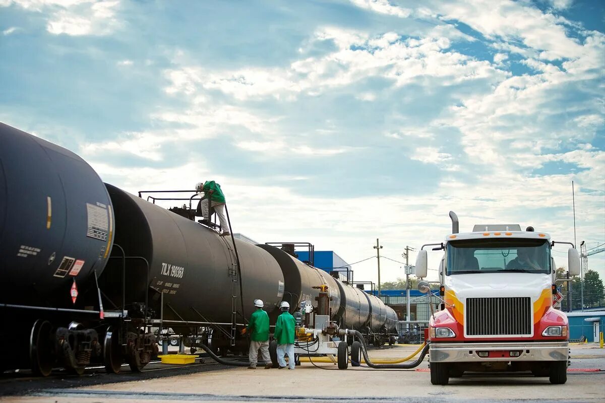 Утилизация нефтепродуктов. Битумовоз роснефть битум. Керосин тс-1 в бочках. Алтайский битумный терминал. Битум нефтяной.