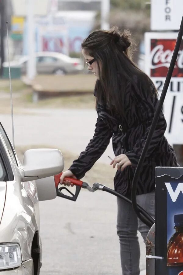 Много дел одновременно. Многорукая женщина. Нехорошие девки. Два дела сразу. Человек много дел.