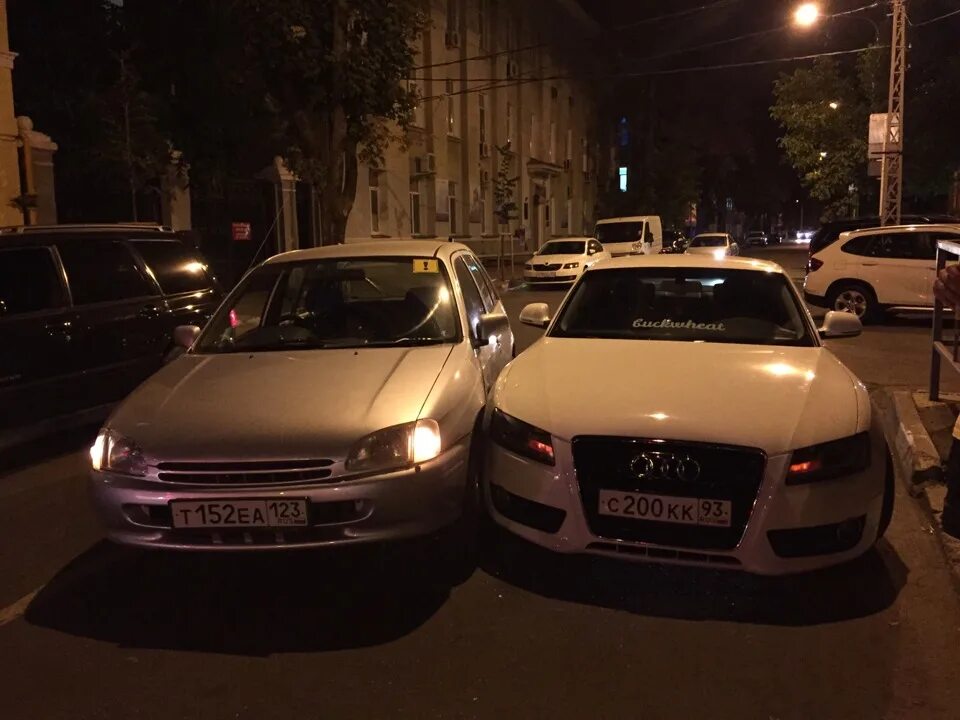 Разбитый ауди а6. Аварийные авто. Дверь. Ауди помятая. Битая ауди а6 с5.