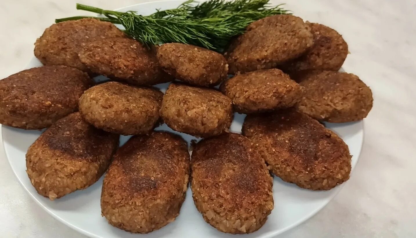 Котлеты из гречки с картошкой постные. Котлеты из гречки. гречневые котлеты постные. гречневые котлеты без картофеля. армянские котлеты.