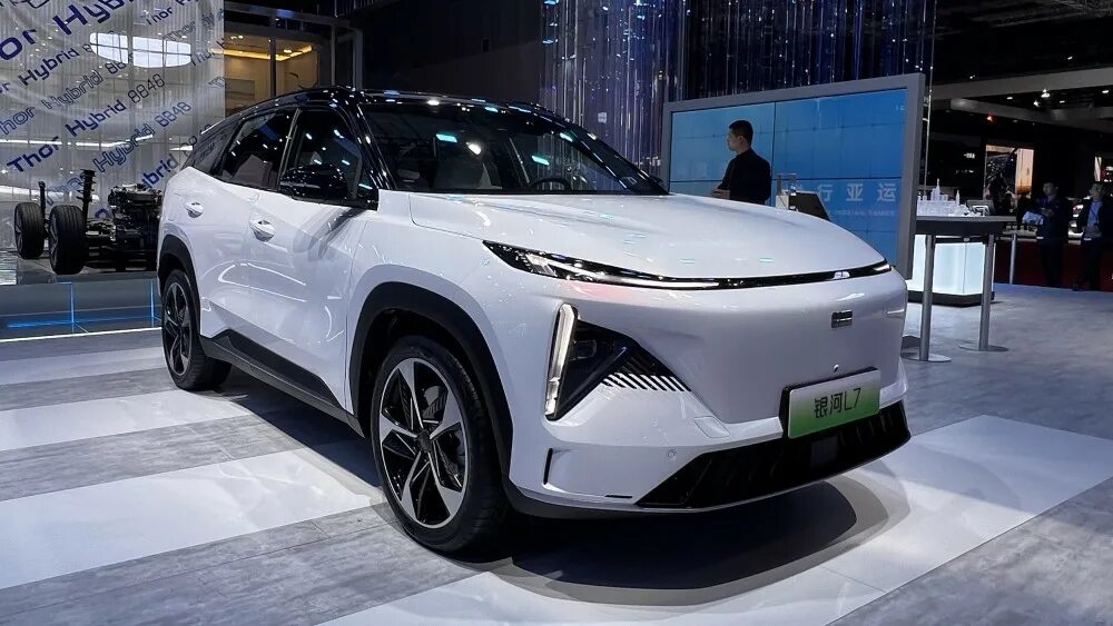 Джили новая модель. Geely Galaxy l7. Geely l7 кроссовер 2023. Geely новый кроссовер 2022. Monjaro Geely 2023.