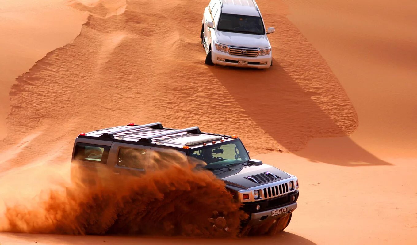 Джип сафари ОАЭ. Джип сафари Дубай. Дубай Desert Safari. Джип сафари Абу Даби. Машины едут по пустыне