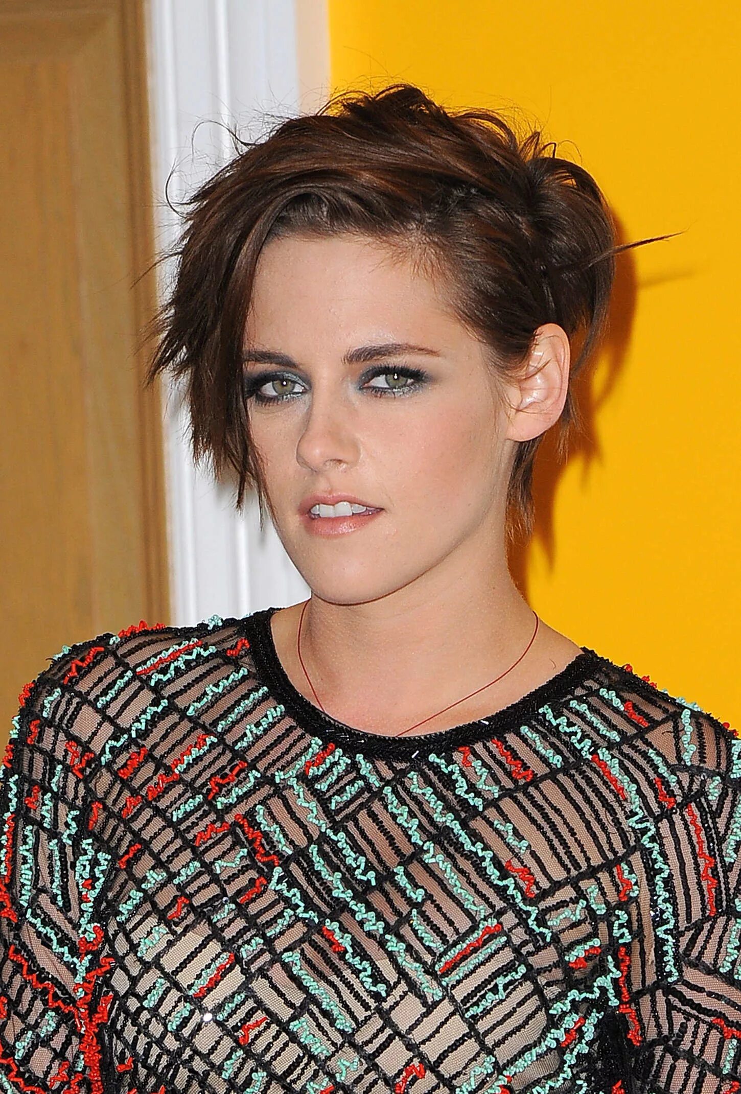 джиннифер гудвин стрижка. пикси боб стрижка рваная. стрижка шапочка на короткие. гарсон стрижка агнесс дейн. скарлетт йоханссон с короткой стрижкой.