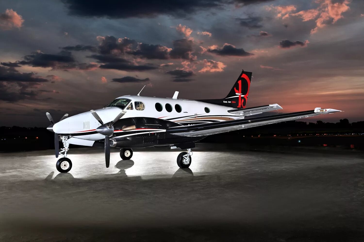 Air c. Beechcraft King Air 90. Beech c90a King Air. Самолёты фирмы Beechcraft. Beechcraft красивый.