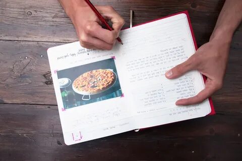 Книгу рецептов написал