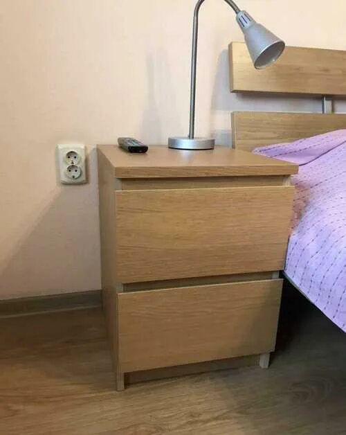 Икеа мальм тумба прикроватная. Ikea nyvoll тумба. Икеа тумба прикроватная белая мальм. Тумбочка бордовая. Тумбочка прикроватная ikea мальм.
