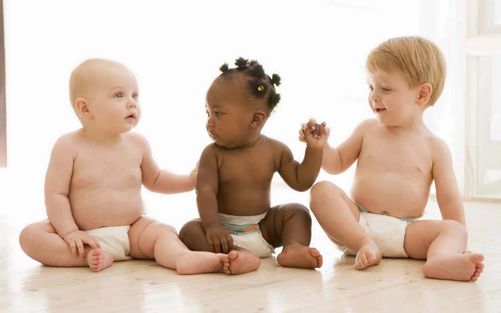 Ребенок. Младенцы разных рас. Разные дети. Три малыша.