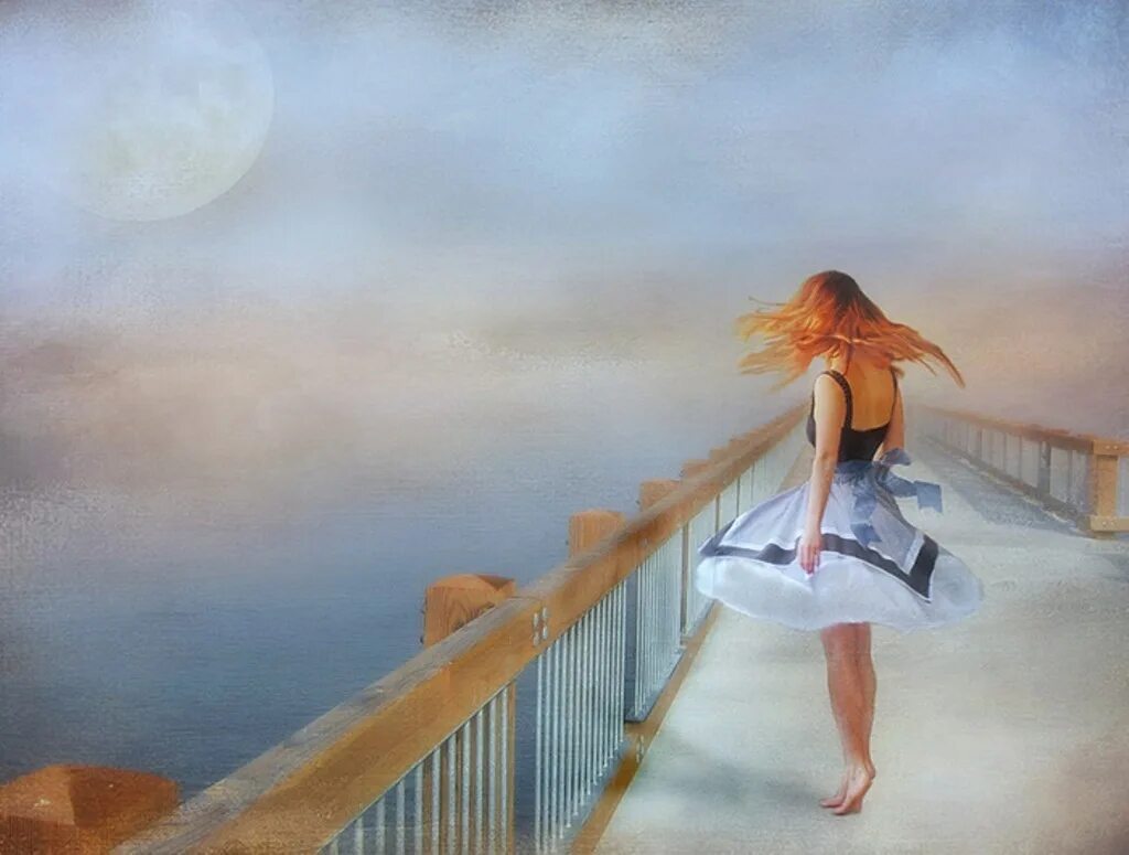 Жизнь медленная шла. Девушка идет по мосту. Девушка на мосту картина. Девушка бежит по мосту. Девушка легкость.