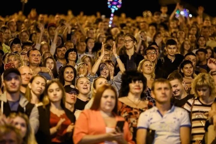 Сколько длится концерт руки. Руки вверх Волгоград 2021. Концерт руки вверх в Волгограде. Руки вверх Волгоград 2022. Волгоград Арена руки вверх.