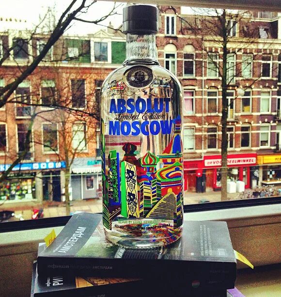 Абсолют Москва. Absolut Moscow. Абсолют Лимитед. Здание в форме бутылки Абсолют. Limited москва