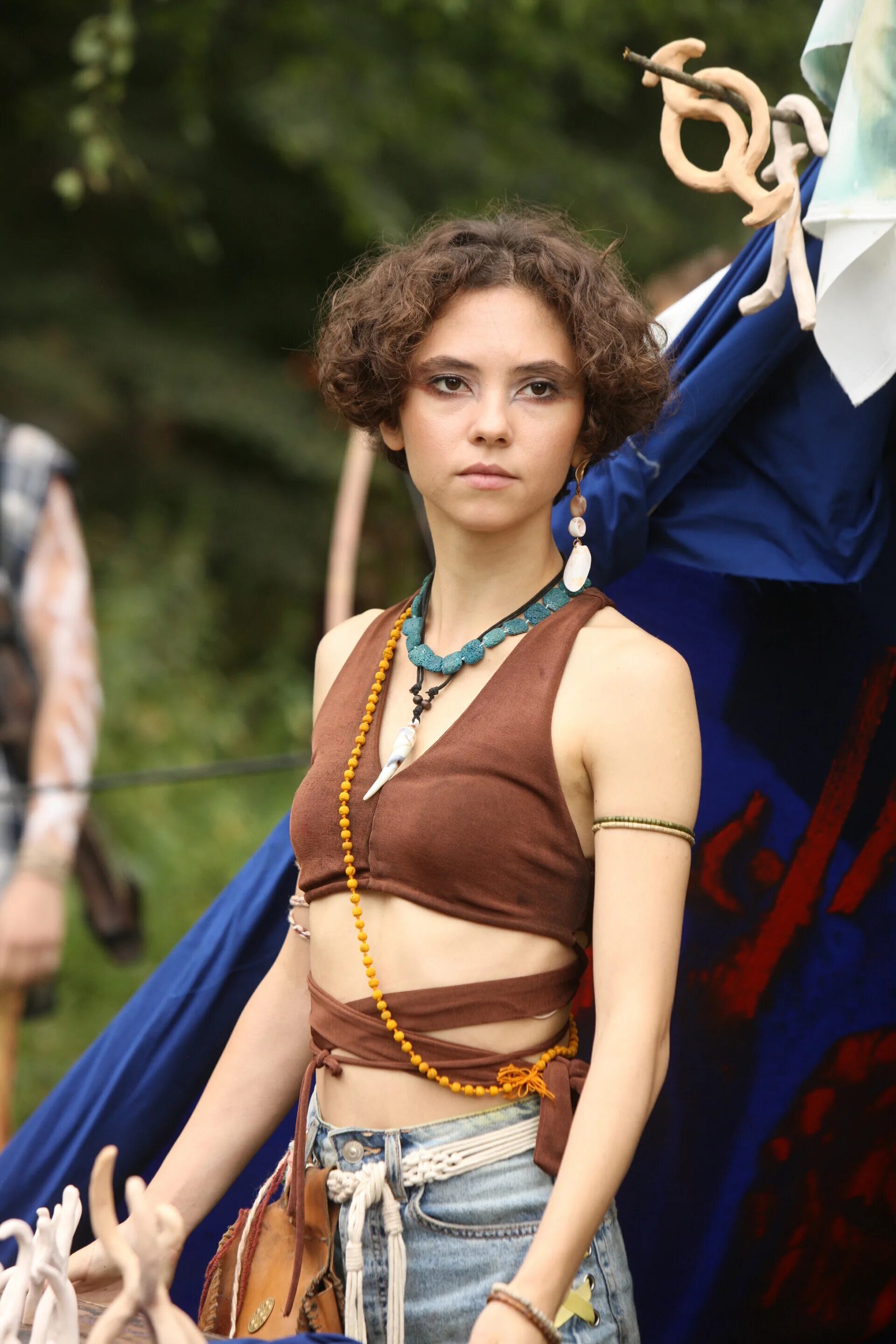 сериал молодые и сильные выживут 2. молодые и сильные: проклятие выживших (2021). рыцари проклятья фильм 2017 кадры. молодые и сильные: проклятие выживших (2021). молодые и сильные выживут.