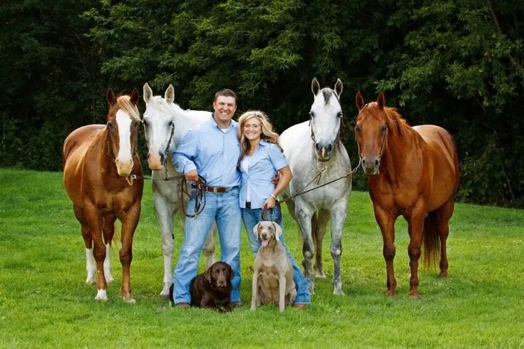 Horse family. Семья лошадей. Фотосессия семьи с лошадем. Семейная фотосессия с лошадьми. Фотосессия с лошадью семьей.