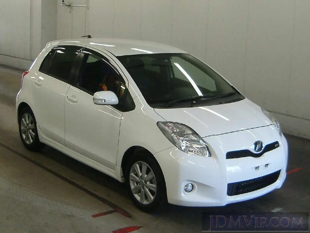 Тойота витц кузов scp90. Тойота витц scp90. Toyota vitz scp90 rs. Ksp90 toyota vitz. Nissan vitz 2010.