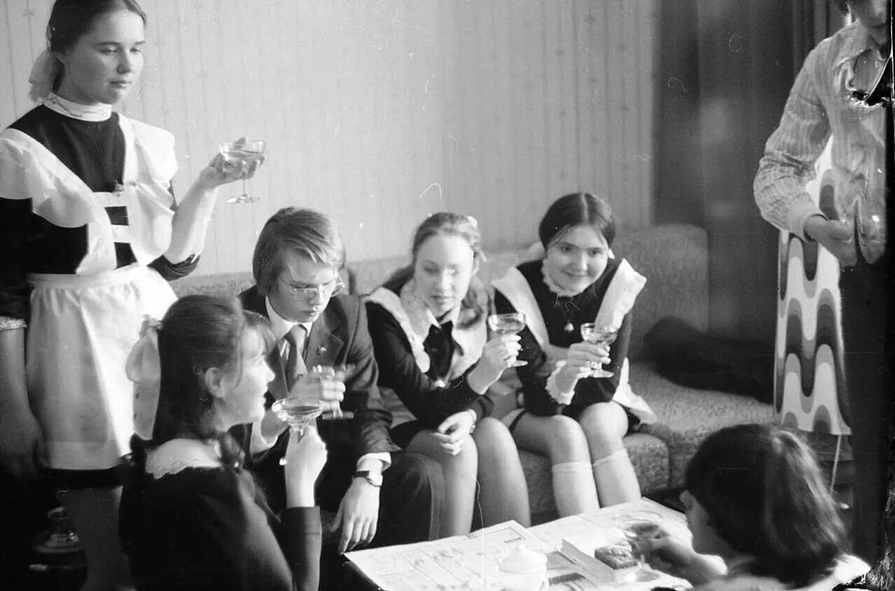 Старшеклассницы ссср. Волгоград кировский ул. Пятилетка школа. Спецпоселения 1930 бараки. 10 пятилетки 27 новочебоксарск.