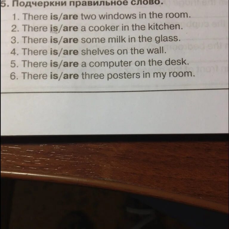 There is are two windows. There is are two windows. Английский 3 класс there is\are a sofa in front of. There слово. Тема по английскому языку there is there are.