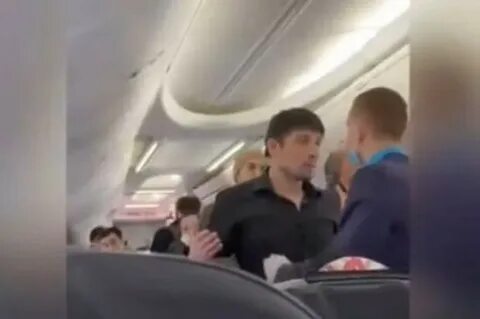 Пассажиры в самолете начали резко синеть