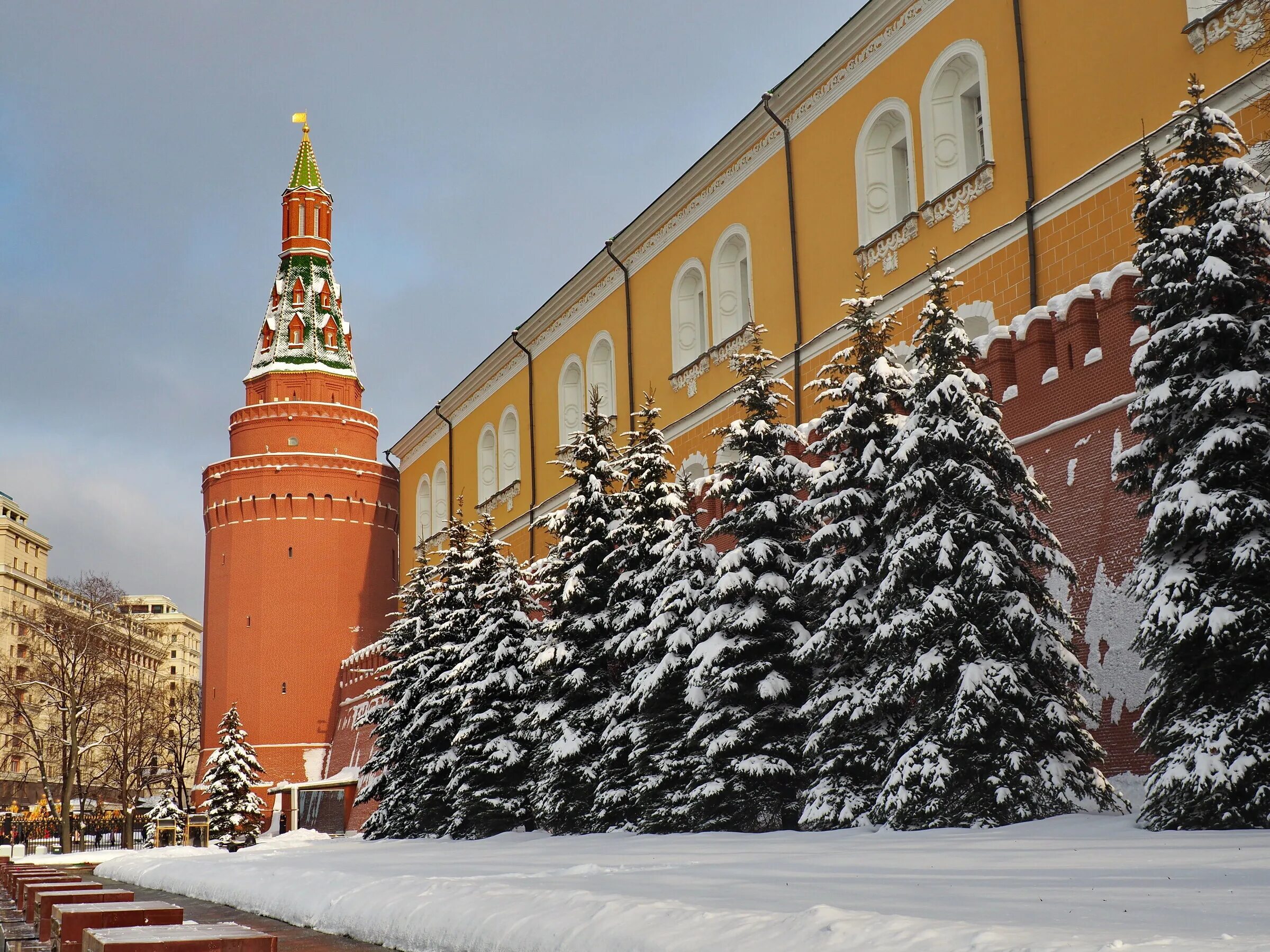 Самая мощная башня московского кремля. Вторая безымянная башня московского кремля. Беклеми́шевская башня московского кремля. Арсенальная башня московского кремля. Константино еленинская башня кремля.