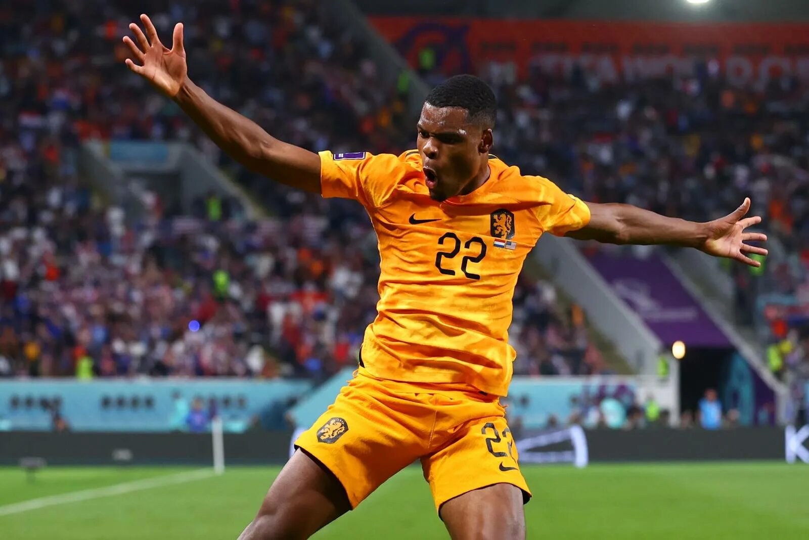 Дензел дюмфрис интер. Дензел дюмфрис 2022. Дамфрис футболист интер. Дензел дюмфрис интер. Дамфрис футболист интер.