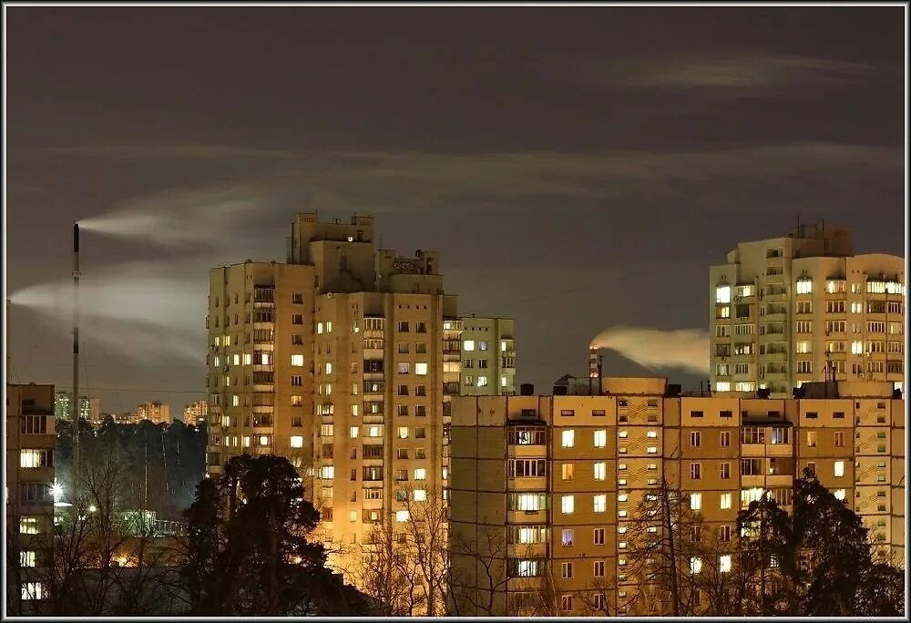 Ночные дворы москвы. Ночной двор. Ночной двор. Ночные дворы россии. Двор ночью.