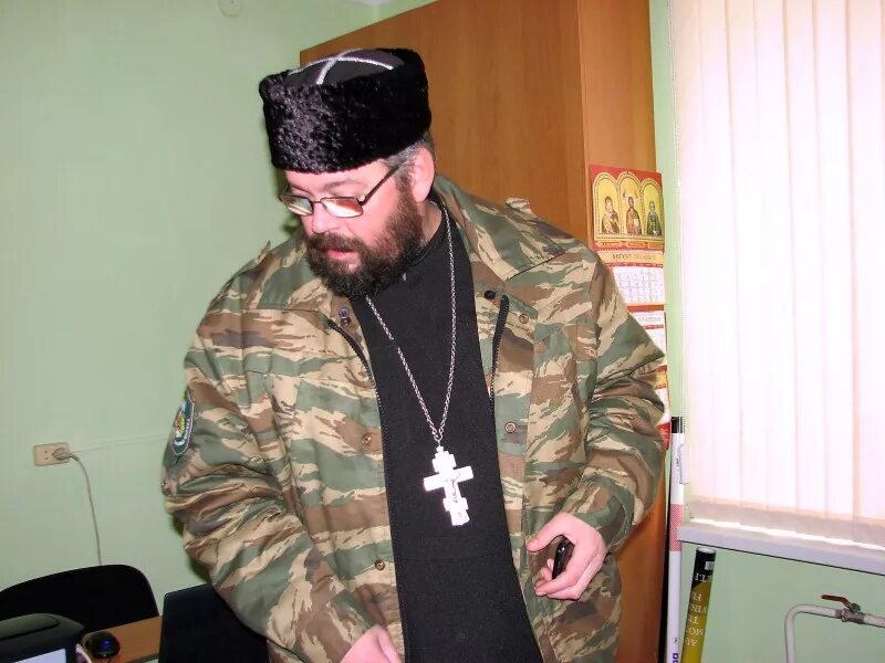 Боевой священник. Священник в камуфляже. Православный военный священник. Военные батюшки.
