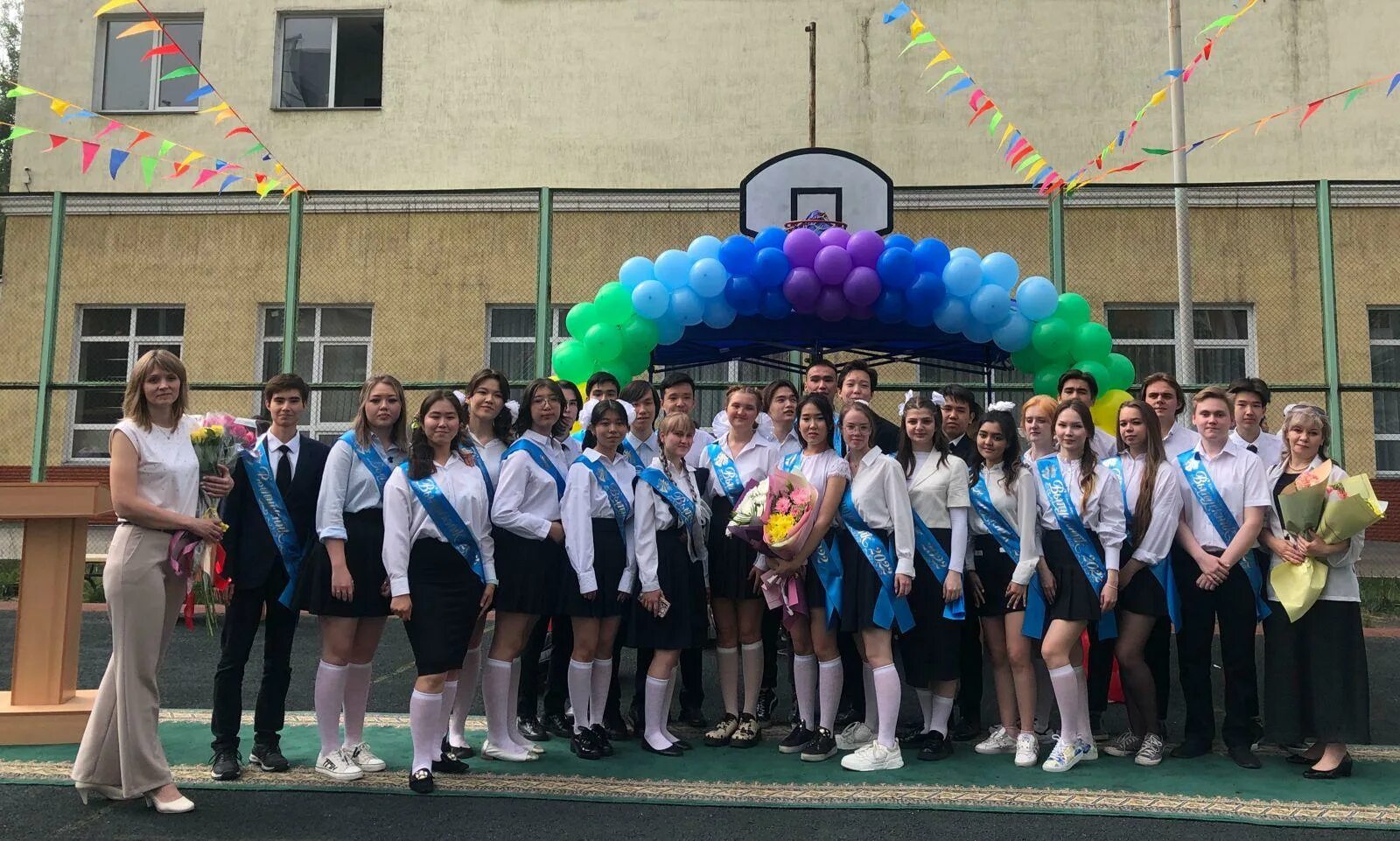 Директор школы лицей №207 алматы наурызбай район контакты. Г алматы школа 93. Алматы мектеп. Школа гимназия 148 алматы. 202 школа алматы.