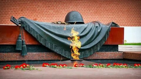 Могила неизвестного солдата открыта