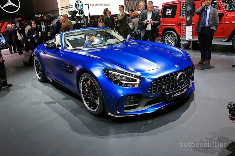 Быстрый мерс. Мерседес GTC 2020. Мерседес АМГ ГТ родстер 2020. Mercedes-AMG gt c родстер. Mercedes-AMG v8 синий.