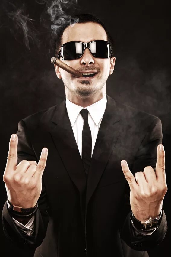 скала джонсон. крутая собака. крутой в очках. кровью и потом анаболики 2013 марк уолберг. дуэйн скала джонсон.