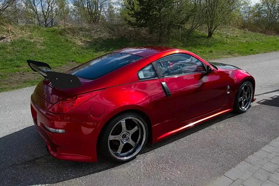 Красный кэнди цвет. Nissan 350z Red. Toyota Celica Candy Red. Кэнди Рэд Candy Red. Тойота Селика красная.