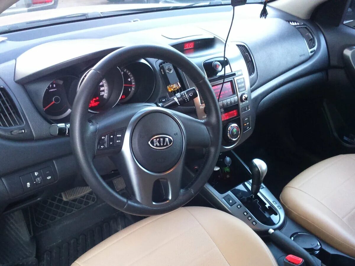 Руль и салон - KIA Cerato Koup (1G), 2 л, 2012 года тюнинг DRIVE2