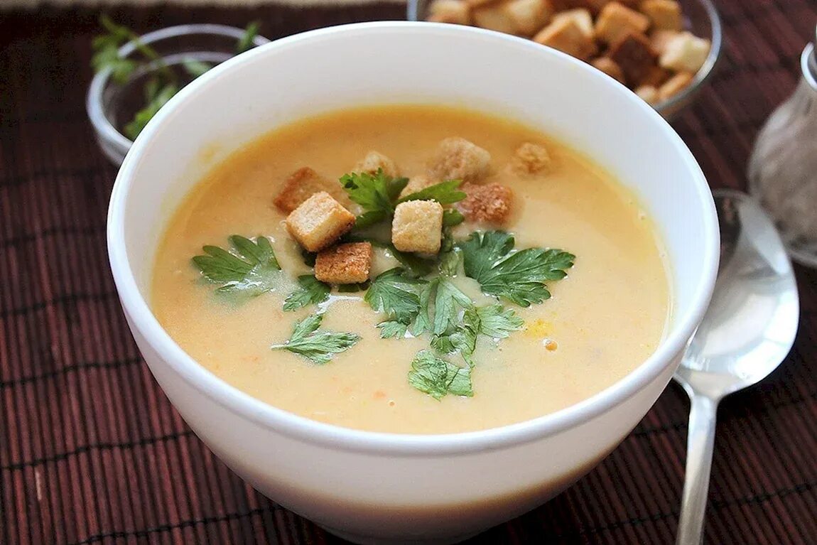 Суп с индейкой и сыром. Буламык (сырный суп). сырный суп пюре. сырный крем суп. сырный суп с гренками.