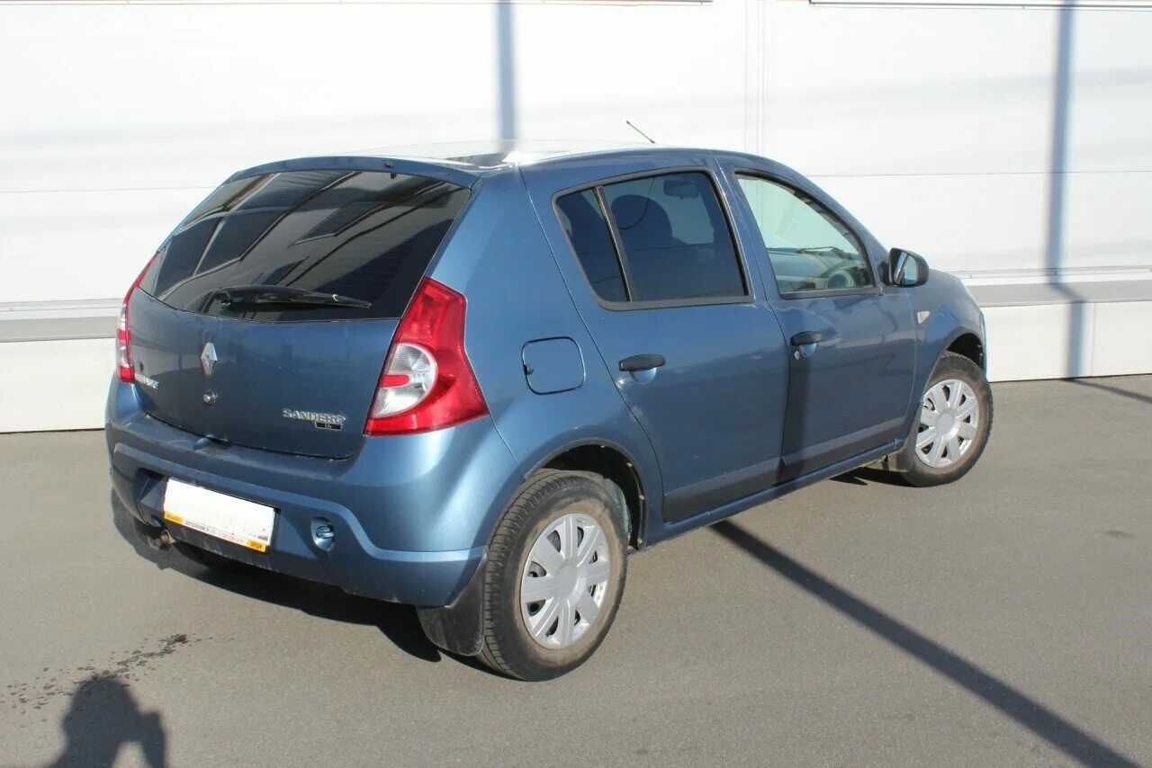 Renault sandero 2012. Рено Сандеро 2012. Рено Сандеро 2012 года. Renault Sandero мокрый асфальт. Рено Сандеро 2012г автомат.