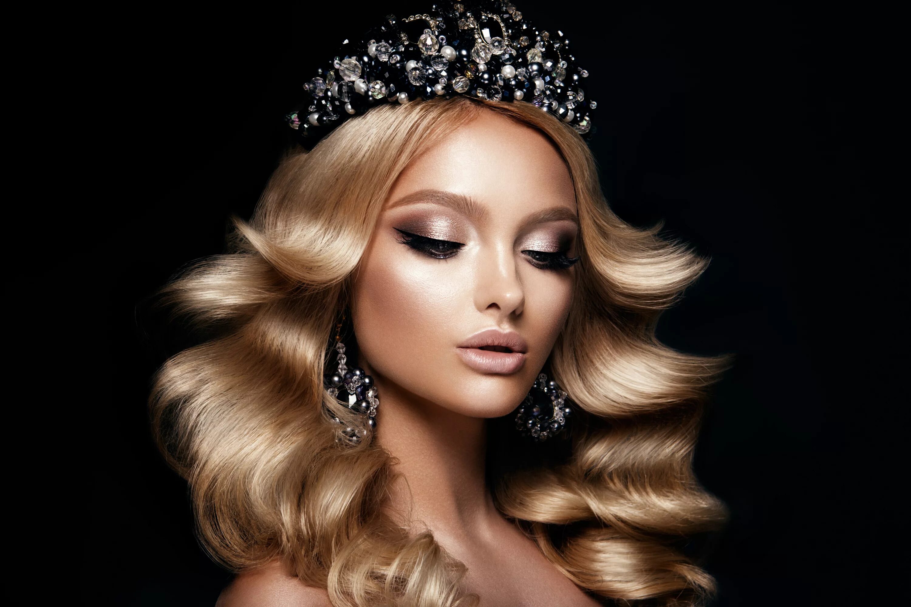 салон красоты модели. женские стрижки с укладкой. женские волосы. красивые женские прически. карина карри.