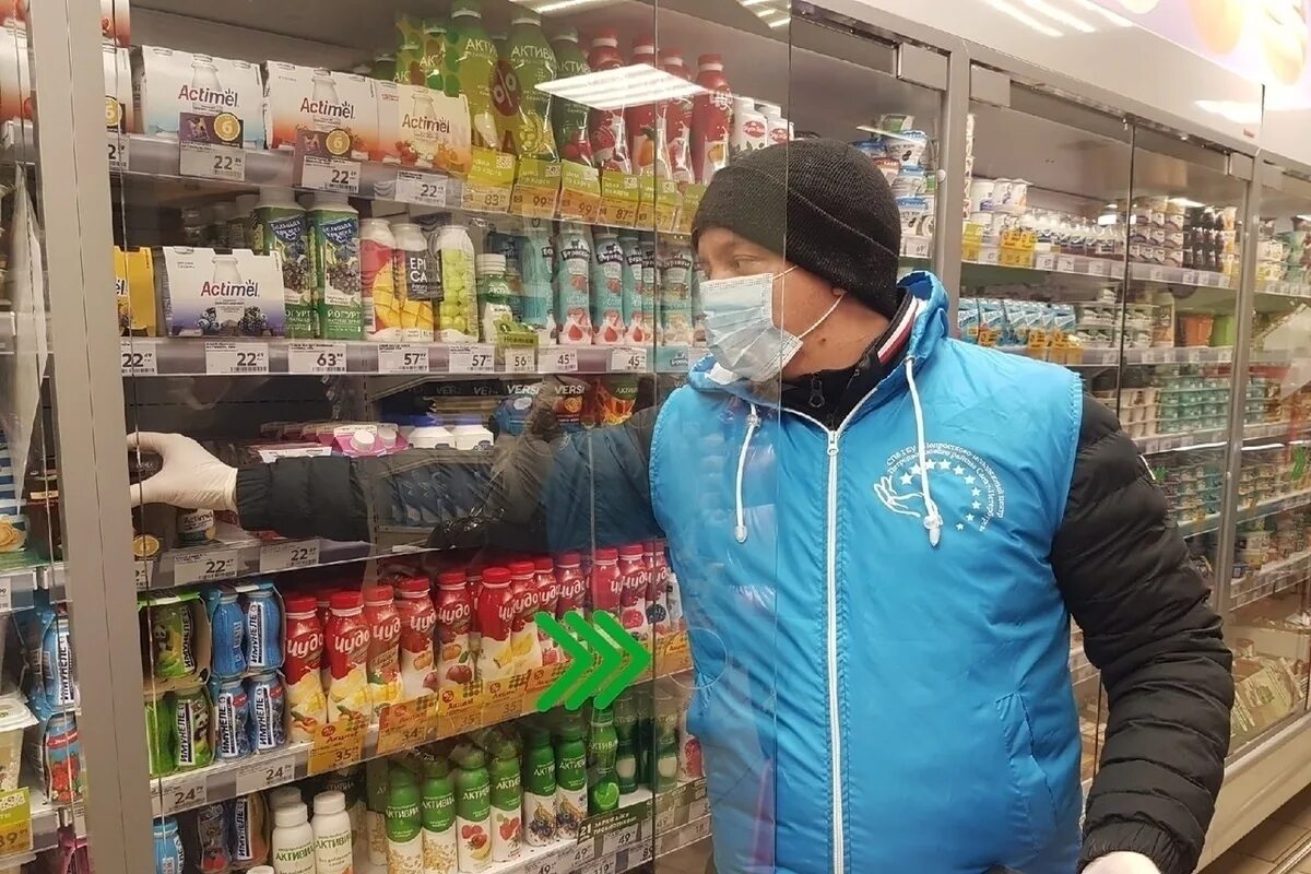 Просроченные продукты. Фото поврежденной продукты. Уронили товар в магазине. Разбитая банка в магазине. Разбили товар в магазине.