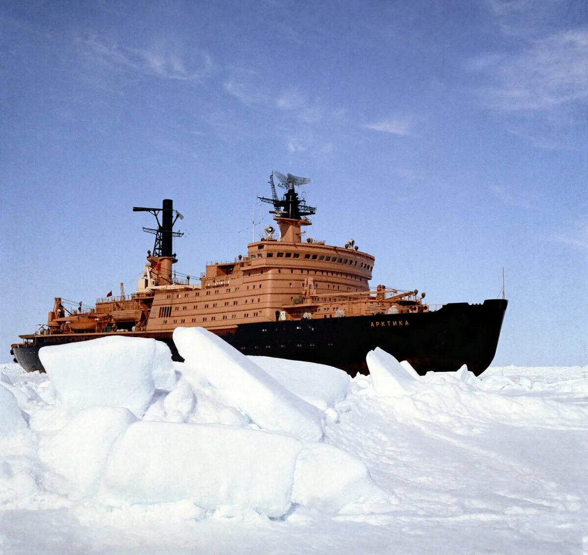 Ледокольный флот окружающий мир 1 класс. Атомоход Арктика 1977. Атомный ледокол Арктика 1972. Ледокол Арктика 1974. Атомный ледокол Таймыр.