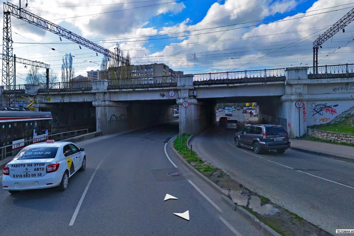 Фото под мостом. Путепровод вторая речка владивосток. Мост возле солнечного. Мост глупости спб. Авария на виадуке в воронеже сегодня.