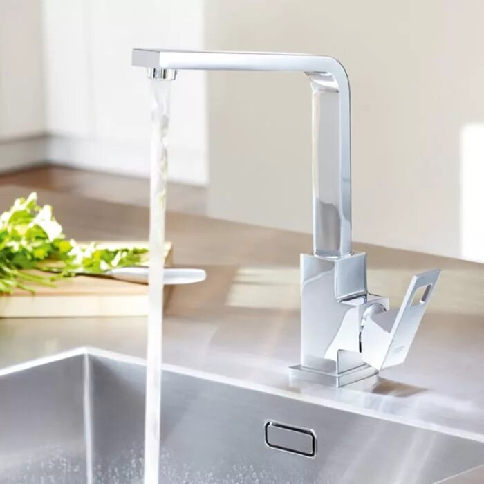 Кран на кухню какой лучше. Grohe 31255000. 31255000 Грое. Смеситель Грое 23135000. Смеситель Grohe Eurocube.