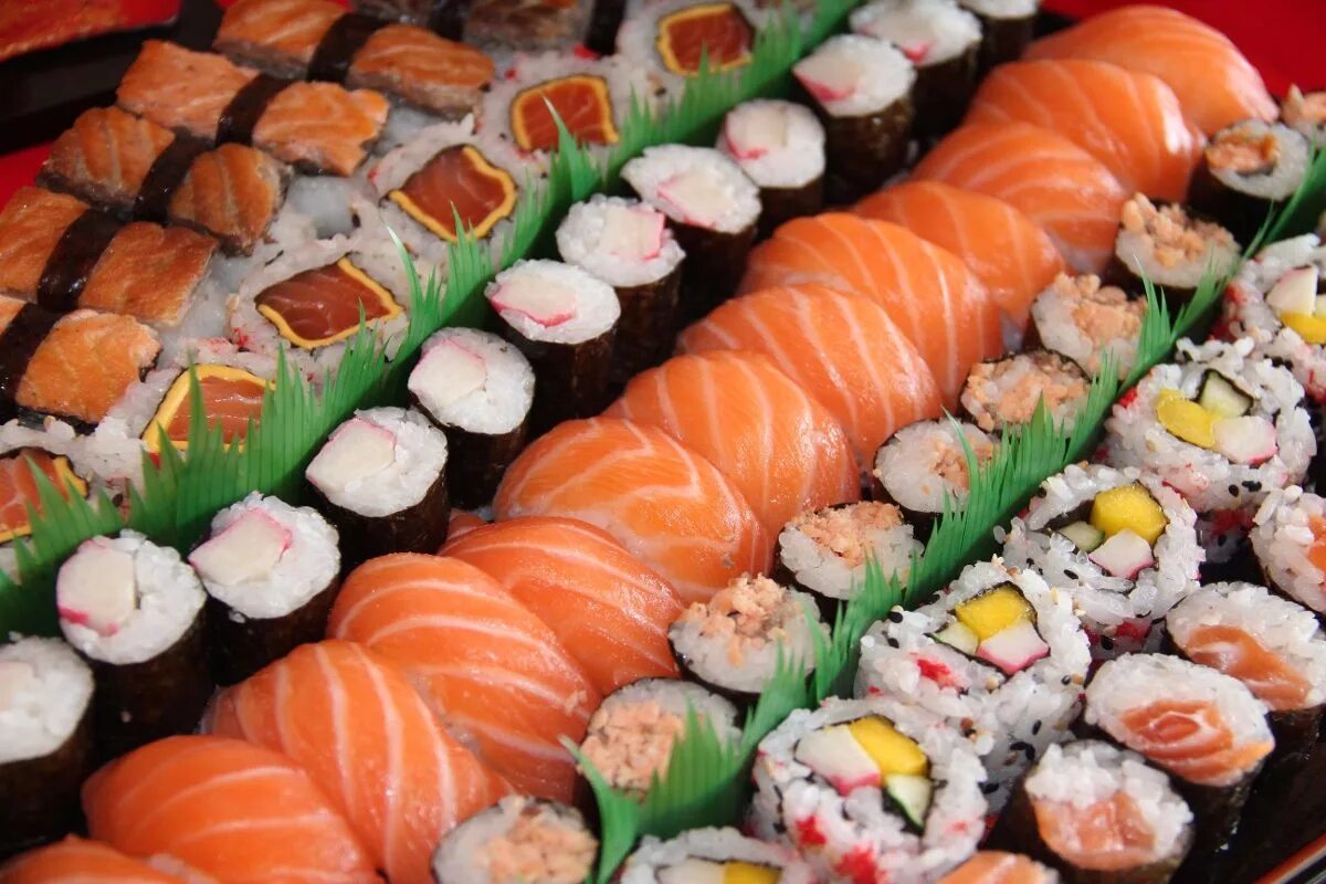 Где живут суши. Суши и роллы. Самые вкусные роллы. Виды суши. Разнообразие роллов и суши.